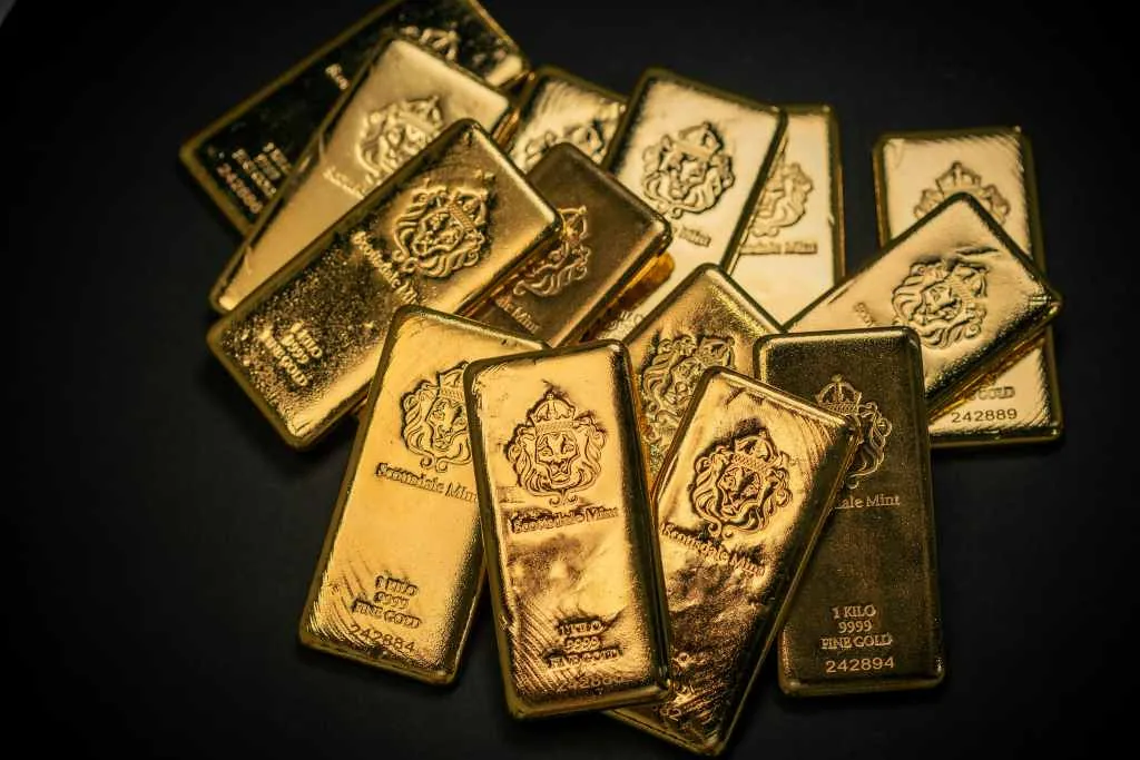 Gold coins and jewellery representing a new gold loan NBFC being registered with the RBI